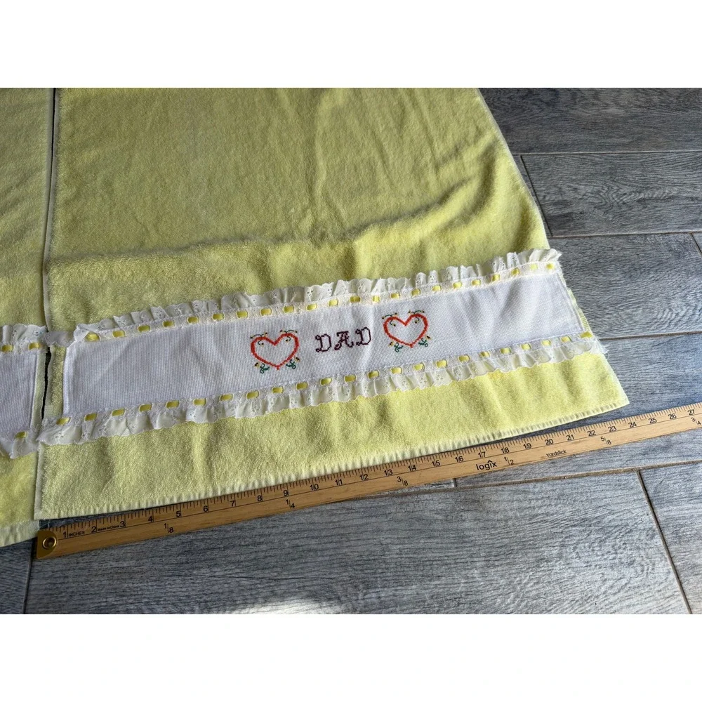 JCPenney Bath Towel Set Vintage Lace Hearts 70s NWOT Cottagecore Mom Dad Yellow